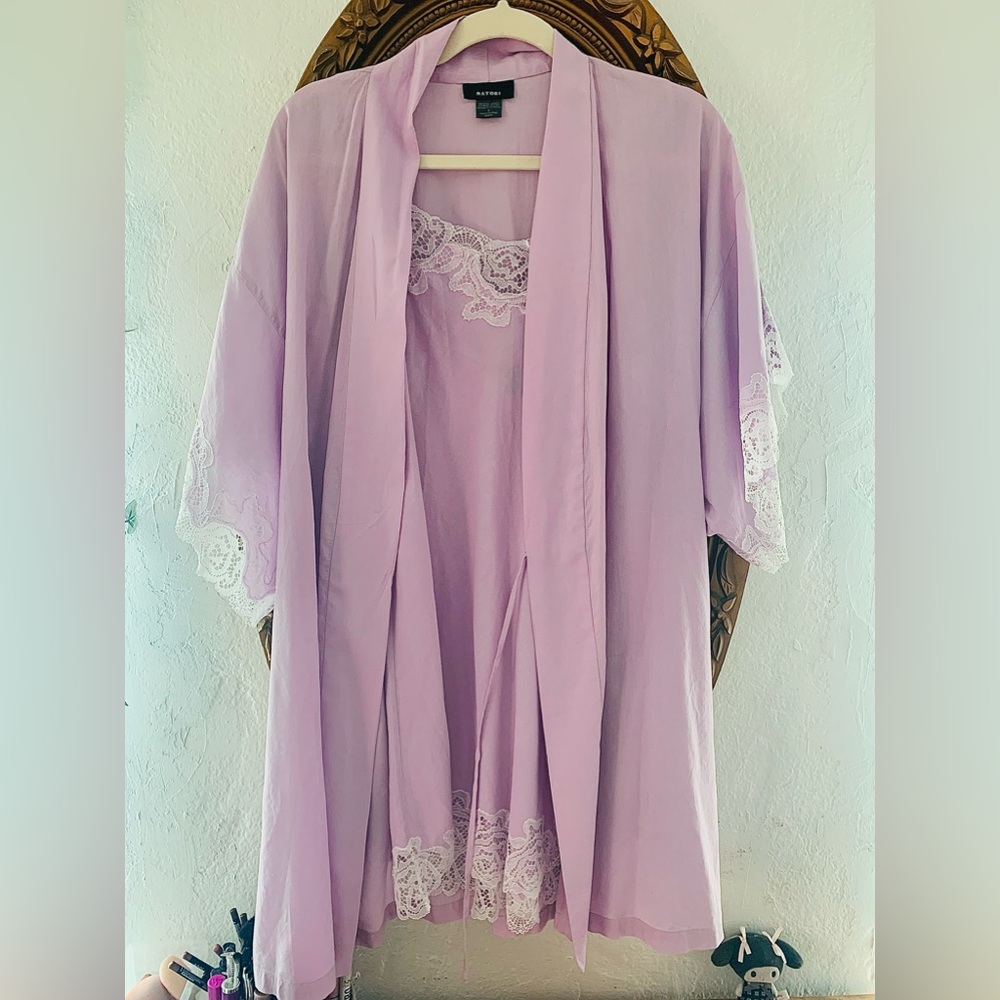 Natori matching robe and slip sleepwear in size small lavender colored